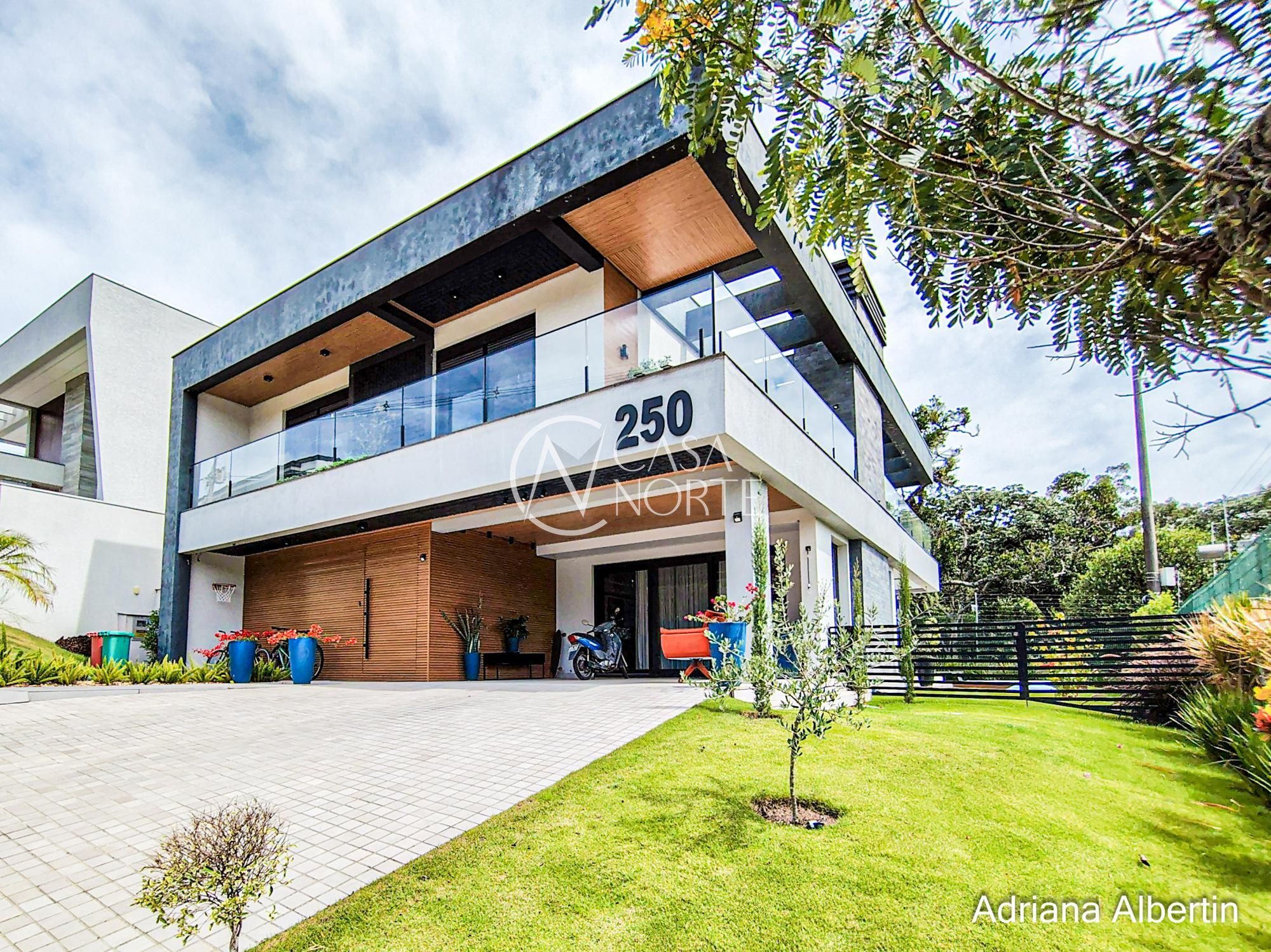 Casa de Condomínio à venda com 4 quartos, 359m², 3 suítes, 2 vagas, Estrada das Três Meninas no bairro Alphaville em Porto Alegre