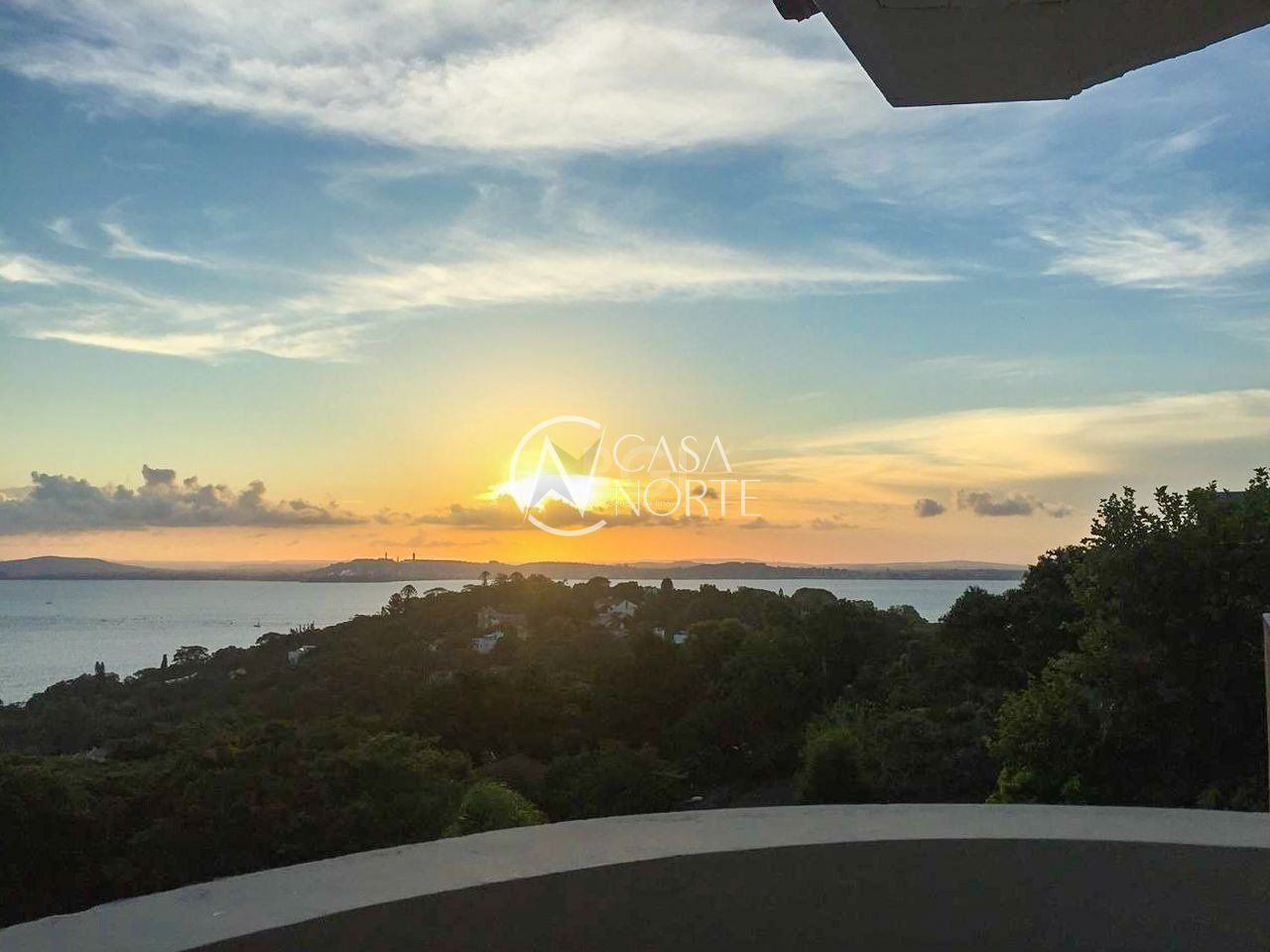 Casa à venda com 3 quartos, 280m², 1 suíte, 2 vagas, Rua Coronel Gomes de Carvalho no bairro Sétimo Céu em Porto Alegre