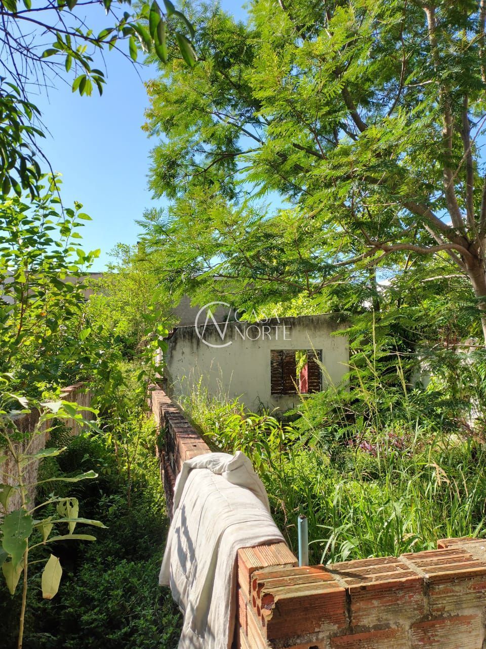 Terreno à venda  com 349m², Rua Dário Totta no bairro Teresópolis em Porto Alegre