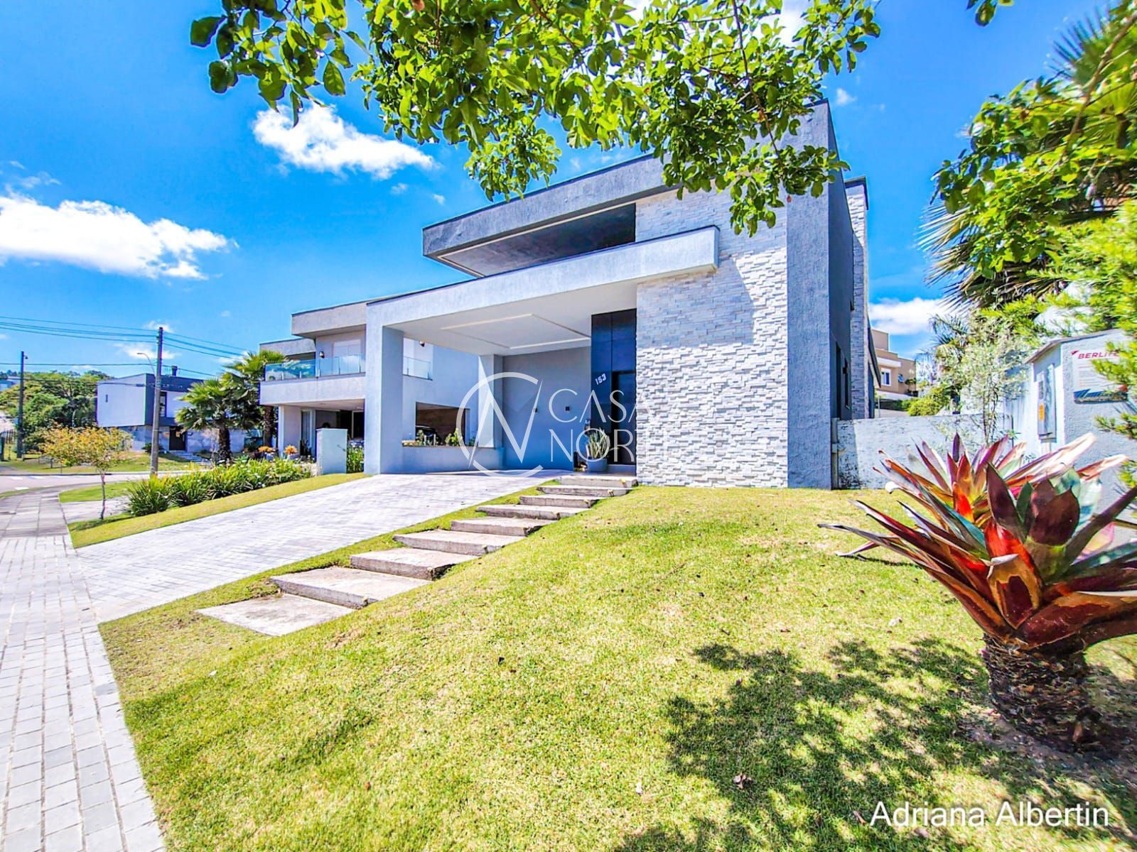 Casa de Condomínio à venda com 4 quartos, 303m², 4 suítes, 2 vagas, Estrada das Três Meninas no bairro Alphaville em Porto Alegre