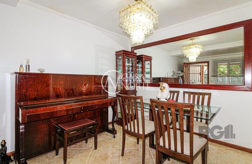 Casa à venda com 3 quartos, 177m², 1 suíte, 3 vagas, Avenida Copacabana no bairro Tristeza em Porto Alegre