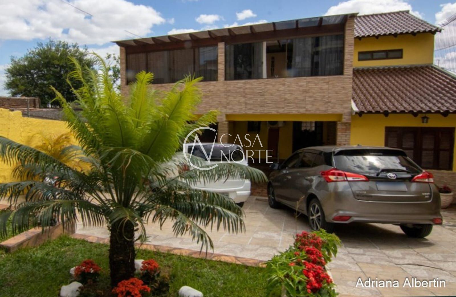 Casa à venda com 3 quartos, 320m², 2 suítes, 2 vagas, Rua Coronel José Rodrigues Sobral no bairro Partenon em Porto Alegre