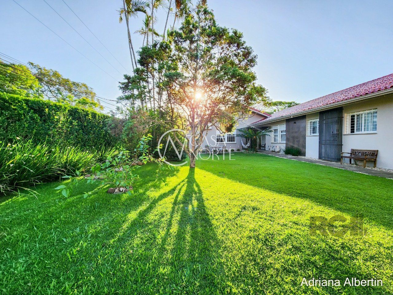 Casa à venda com 5 quartos, 551m², 3 suítes, 3 vagas, Rua Vicente Failace no bairro Tristeza em Porto Alegre