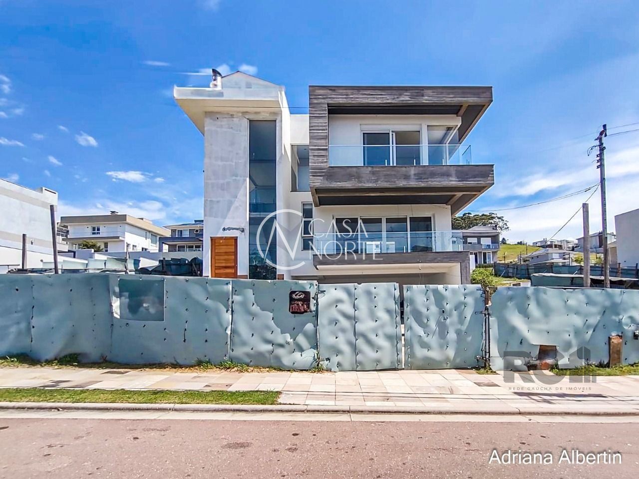 Casa de Condomínio à venda com 3 quartos, 303m², 3 suítes, 3 vagas, Estrada das Três Meninas no bairro Alphaville em Porto Alegre