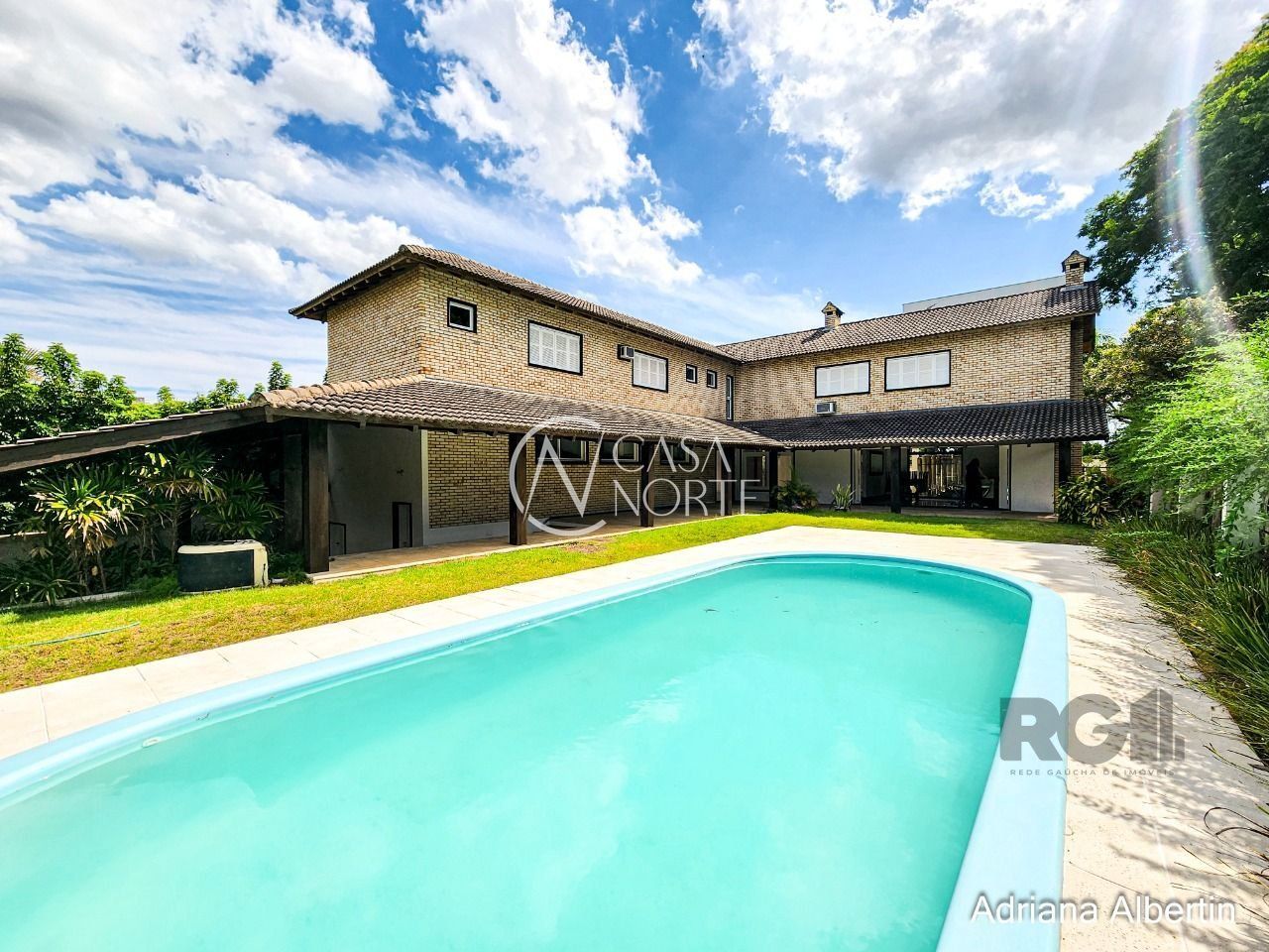 Casa de Condomínio à venda com 5 quartos, 533m², 3 suítes, 3 vagas, Avenida Firmino Octávio Bimbi no bairro Cavalhada em Porto Alegre