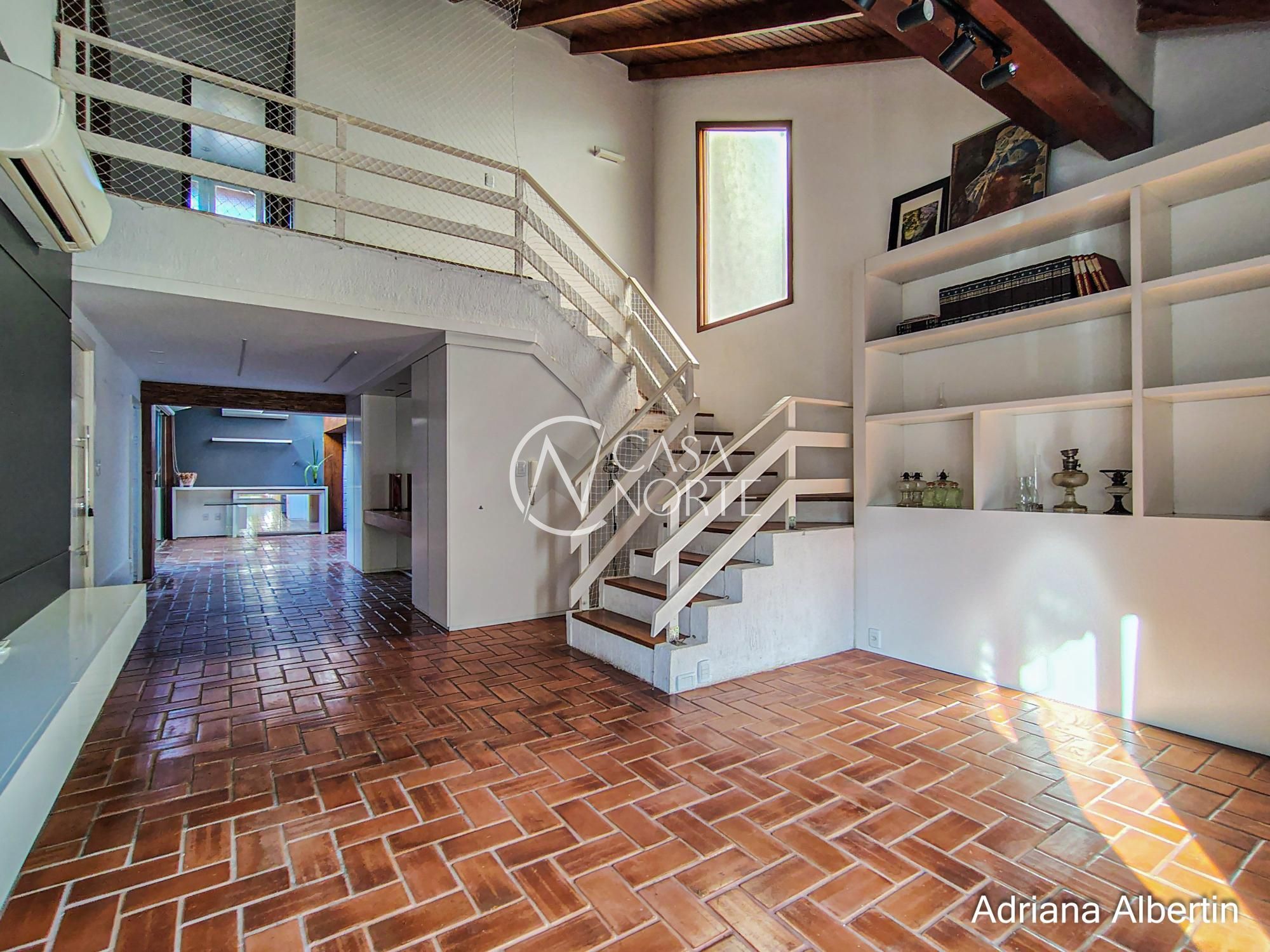 Casa de Condomínio à venda com 3 quartos, 300m², 1 suíte, 1 vaga, Rua Ladislau Neto no bairro Ipanema em Porto Alegre