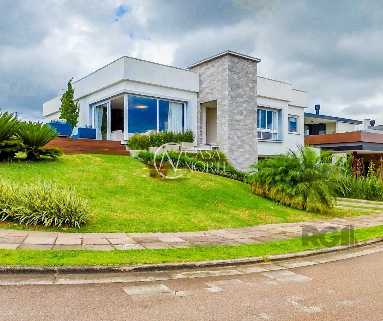 Casa de Condomínio à venda com 3 quartos, 260m², 3 suítes, 2 vagas, Estrada das Três Meninas no bairro Alphaville em Porto Alegre