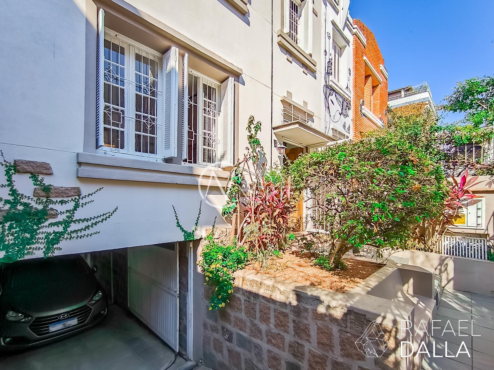 Casa à venda com 4 quartos, 210m², 1 suíte, 3 vagas, Rua Lopo Gonçalves no bairro Cidade Baixa em Porto Alegre