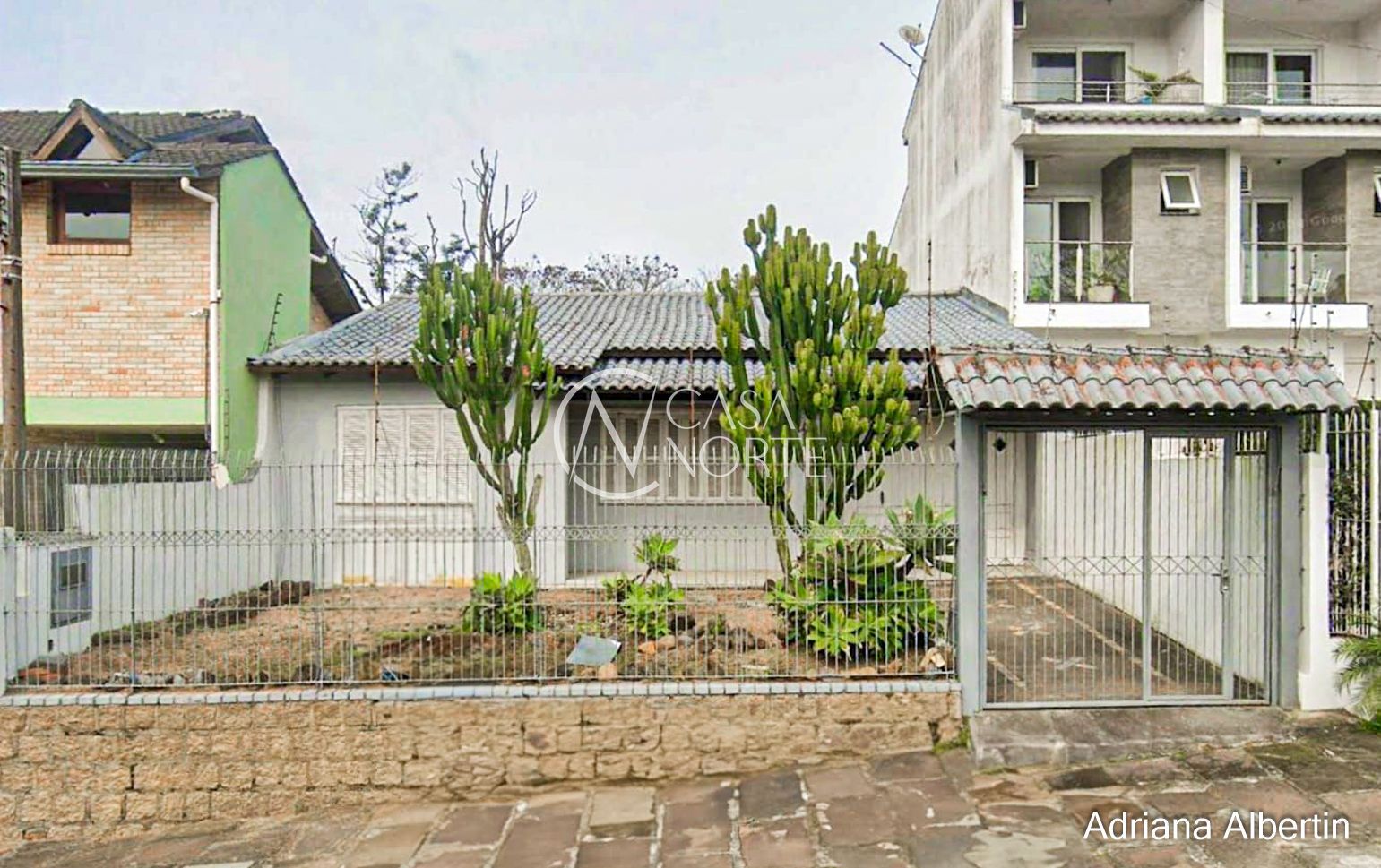 Casa à venda com 3 quartos, 150m², 1 suíte, 3 vagas, Rua Fernando Borba no bairro Ipanema em Porto Alegre