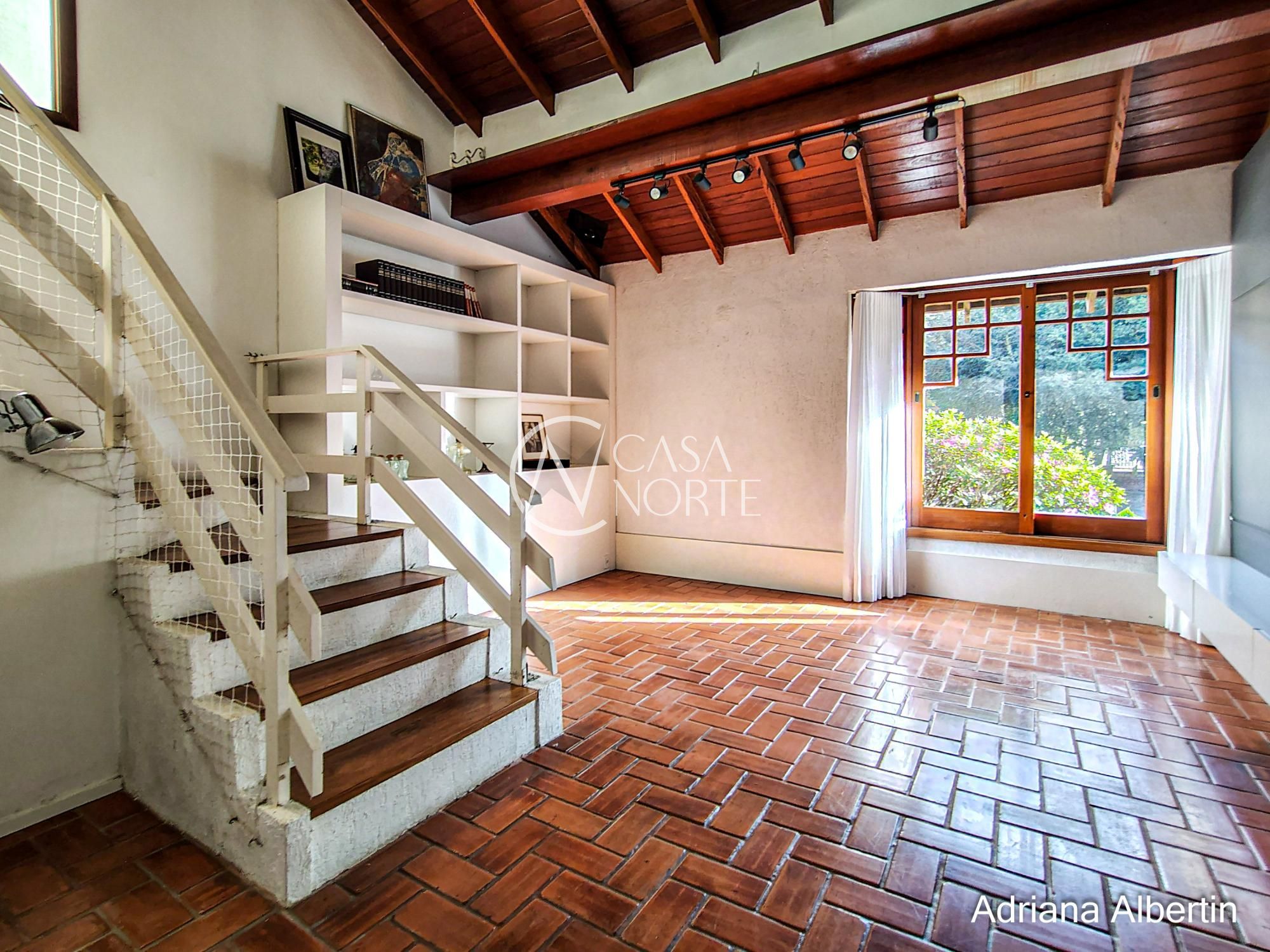 Casa de Condomínio à venda com 3 quartos, 300m², 1 suíte, 1 vaga, Rua Ladislau Neto no bairro Ipanema em Porto Alegre