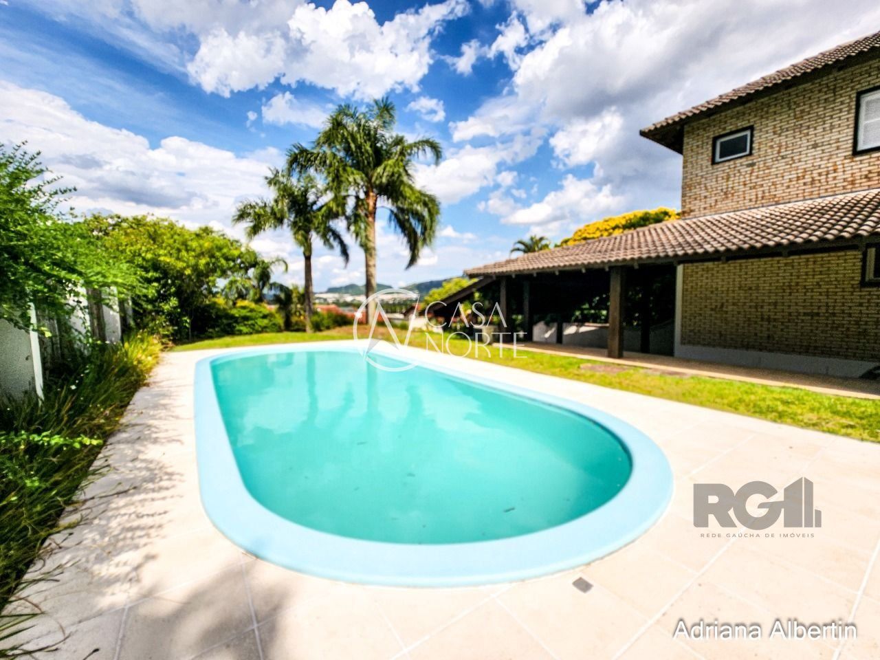 Casa de Condomínio à venda com 5 quartos, 533m², 3 suítes, 3 vagas, Avenida Firmino Octávio Bimbi no bairro Cavalhada em Porto Alegre