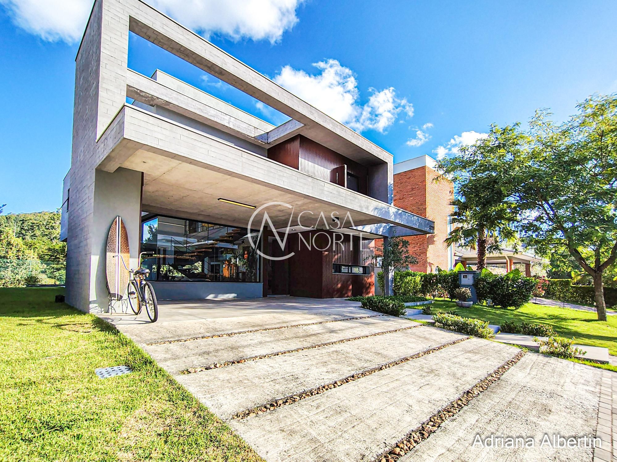 Casa de Condomínio à venda com 3 quartos, 300m², 3 suítes, 2 vagas, Estrada das Três Meninas no bairro Alphaville em Porto Alegre