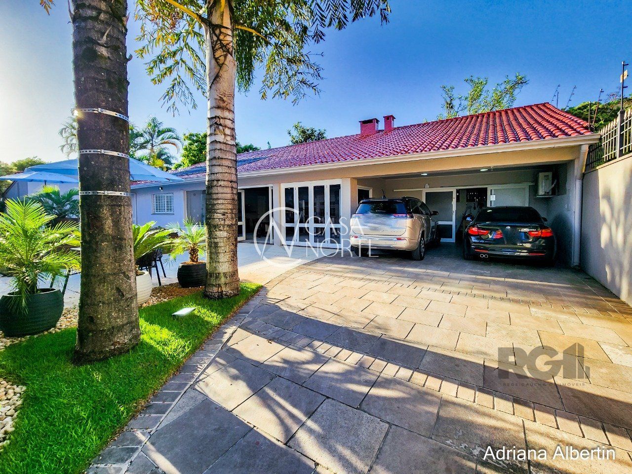 Casa à venda com 5 quartos, 551m², 3 suítes, 3 vagas, Rua Vicente Failace no bairro Tristeza em Porto Alegre