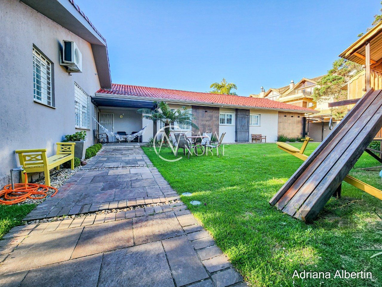 Casa à venda com 5 quartos, 551m², 3 suítes, 3 vagas, Rua Vicente Failace no bairro Tristeza em Porto Alegre