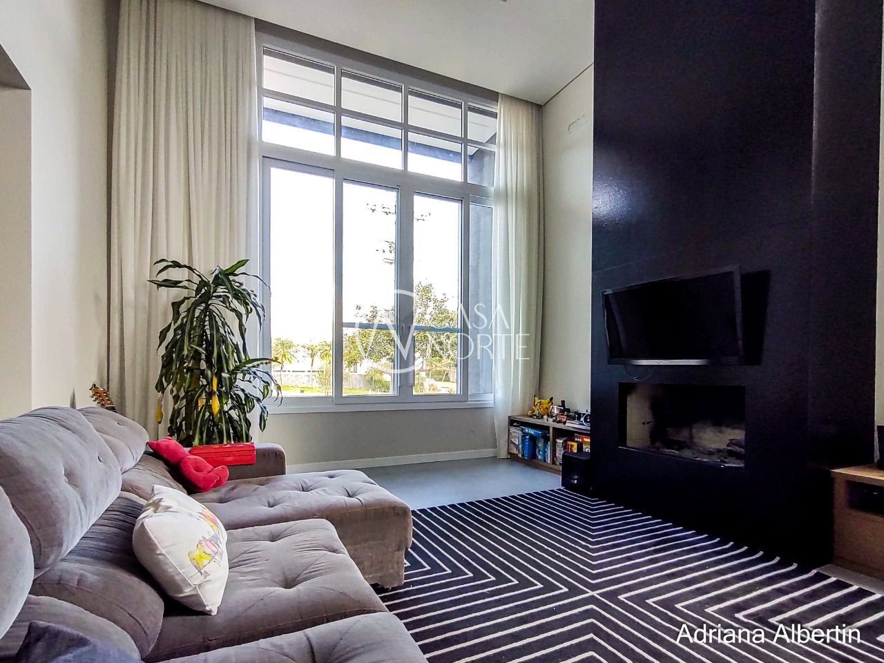 Casa de Condomínio à venda com 3 quartos, 250m², 3 suítes, 2 vagas, Estrada das Três Meninas no bairro Alphaville em Porto Alegre