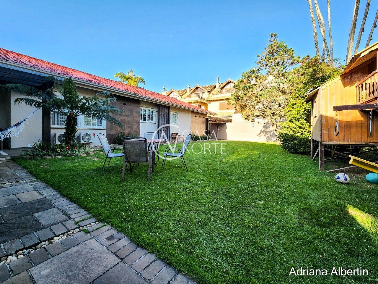 Casa à venda com 5 quartos, 551m², 3 suítes, 3 vagas, Rua Vicente Failace no bairro Tristeza em Porto Alegre