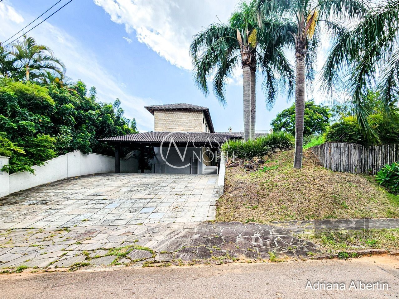 Casa de Condomínio à venda com 5 quartos, 533m², 3 suítes, 3 vagas, Avenida Firmino Octávio Bimbi no bairro Cavalhada em Porto Alegre
