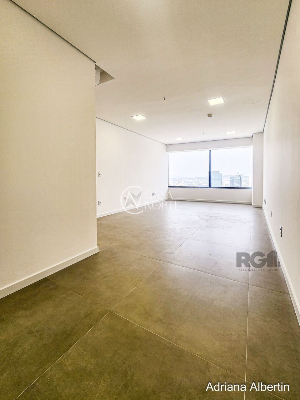 Sala Comercial à venda , 34m², Avenida Padre Cacique no bairro Praia de Belas em Porto Alegre
