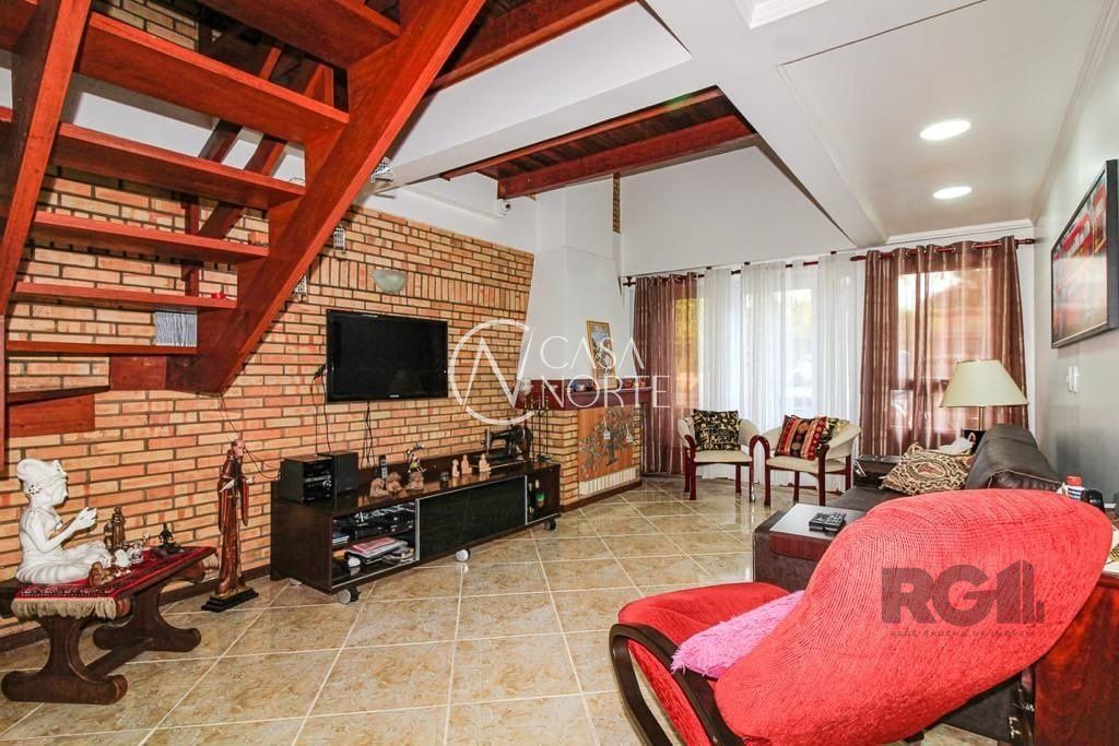 Casa à venda com 3 quartos, 177m², 1 suíte, 3 vagas, Avenida Copacabana no bairro Tristeza em Porto Alegre