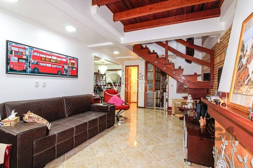 Casa à venda com 3 quartos, 177m², 1 suíte, 3 vagas, Avenida Copacabana no bairro Tristeza em Porto Alegre