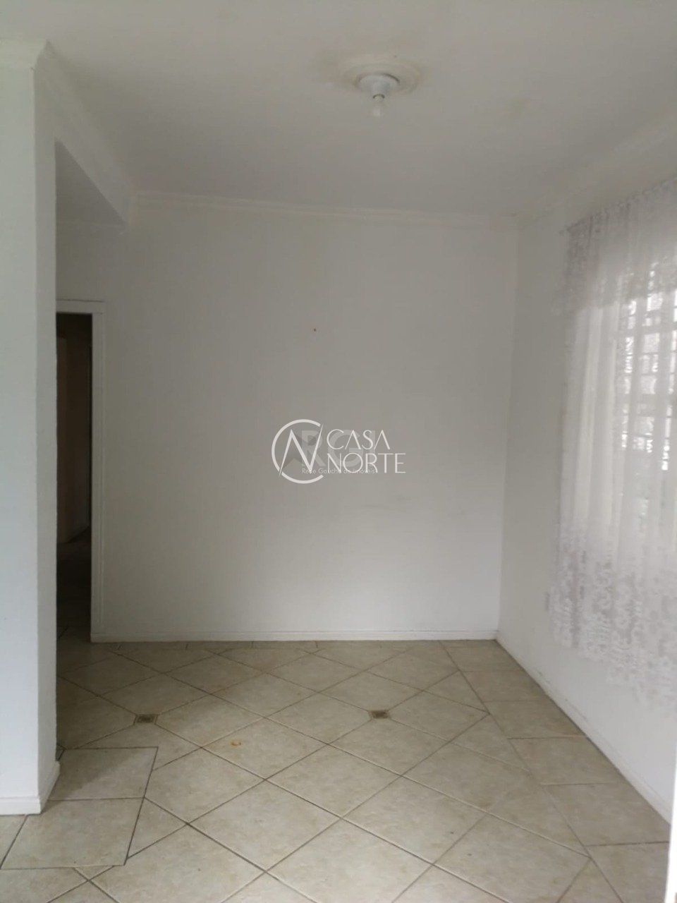 Casa à venda com 3 quartos, 170m², 3 vagas, Rua Cangussu no bairro Nonoai em Porto Alegre