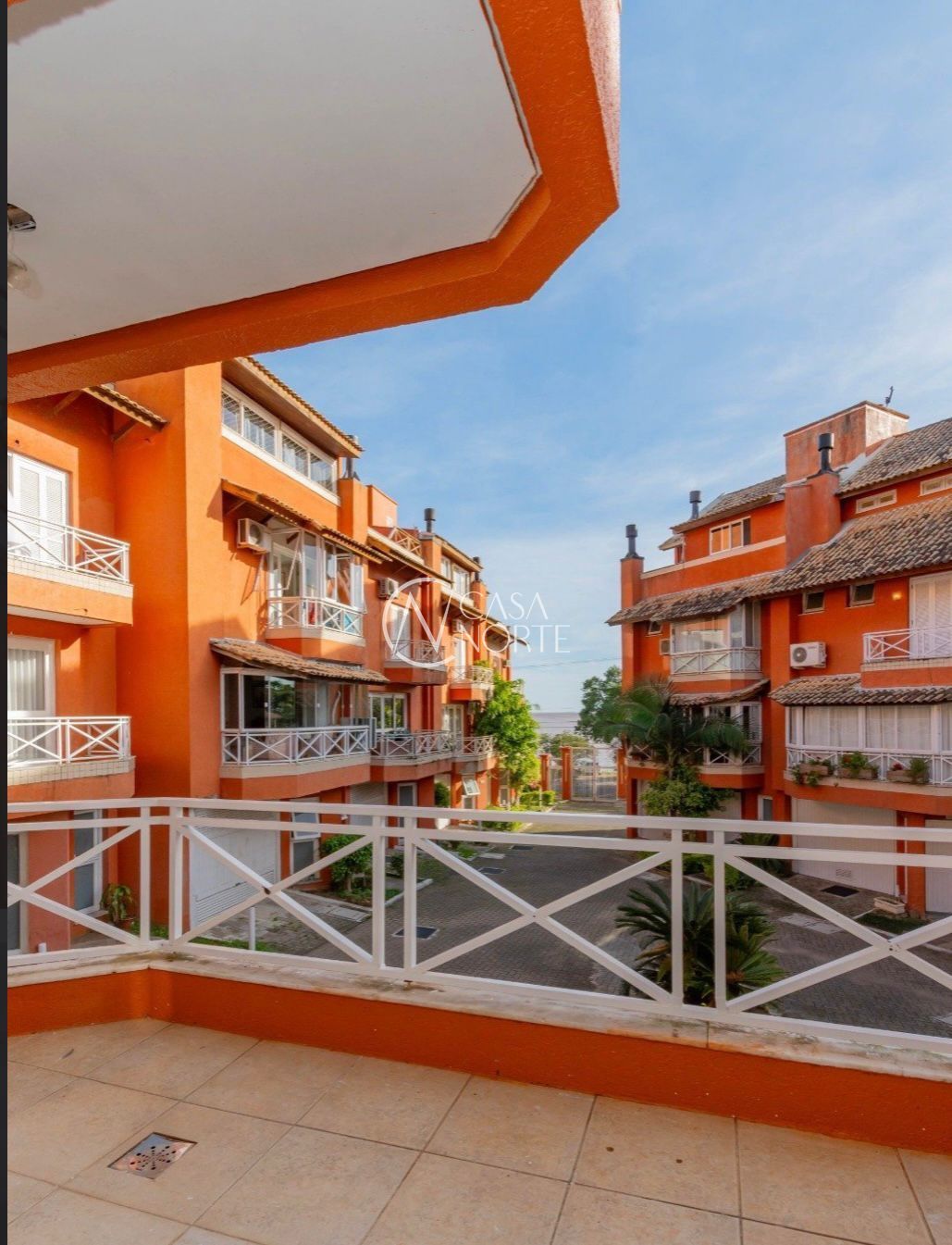 Casa de Condomínio à venda com 3 quartos, 248m², 3 suítes, 2 vagas, Avenida Guaíba no bairro Vila Assunção em Porto Alegre