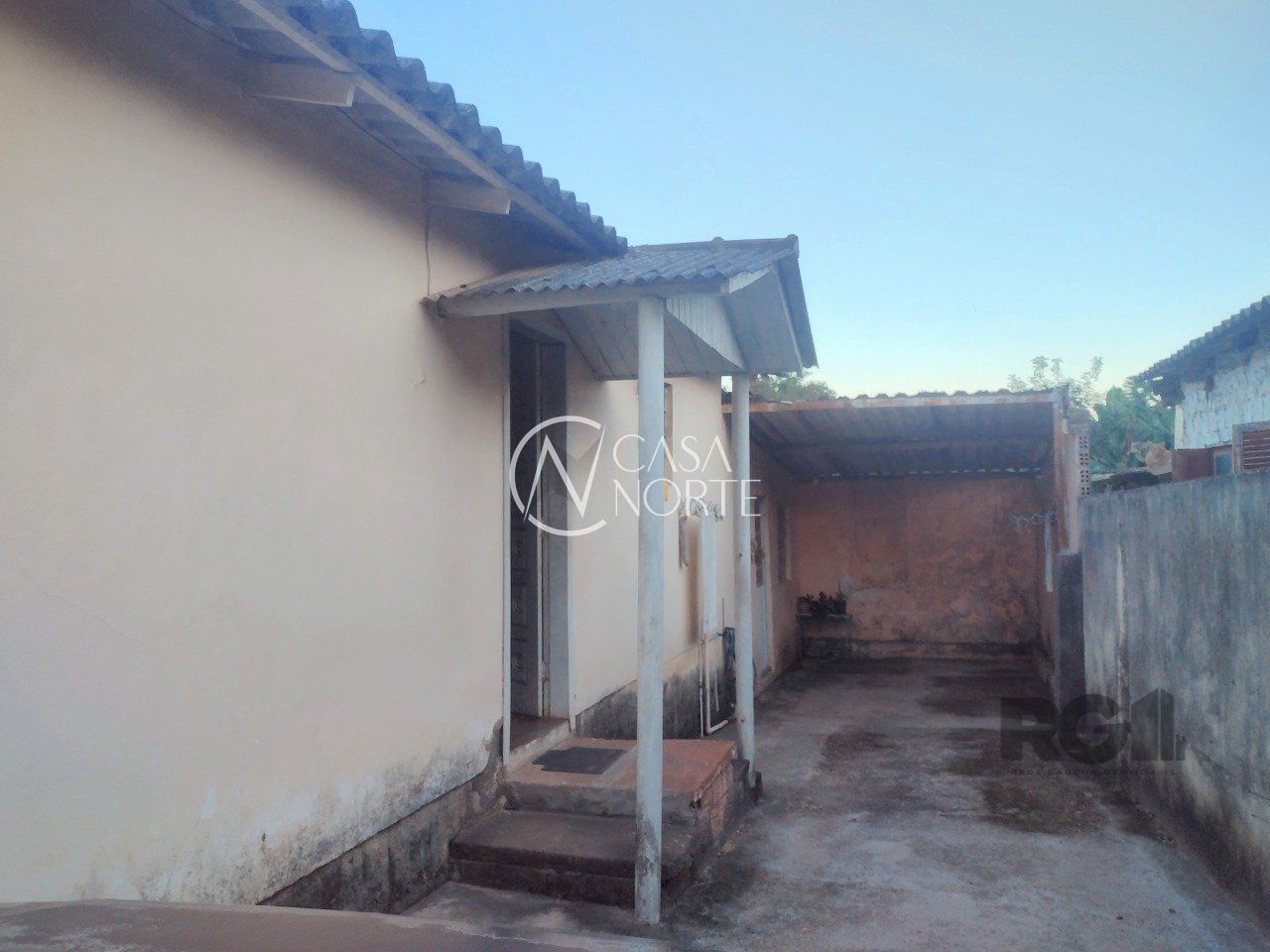 Casa à venda com 1 quarto, 128m², 2 vagas, Rua Ênio de Souza no bairro Vila Nova em Porto Alegre