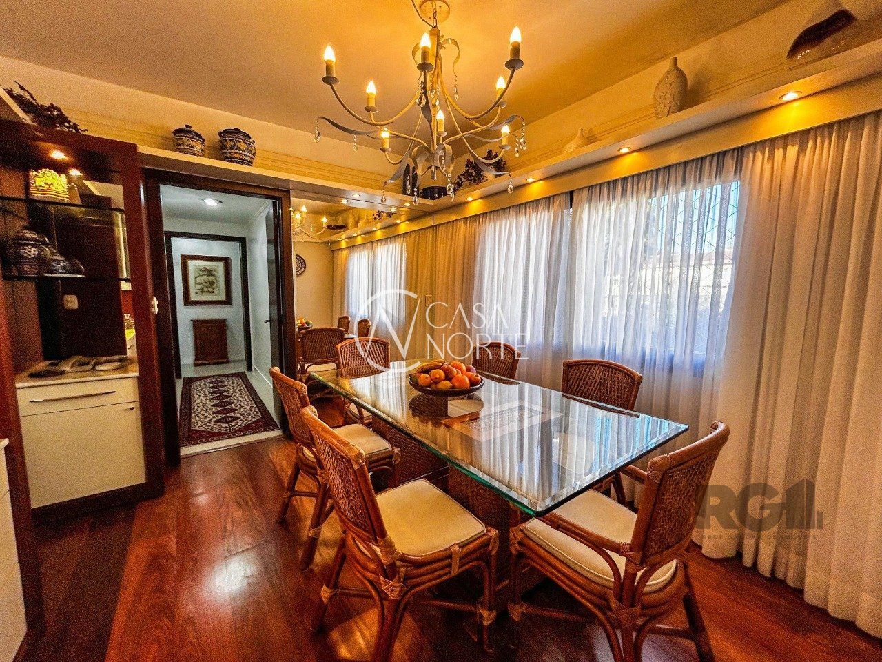 Casa à venda com 3 quartos, 309m², 2 suítes, 5 vagas, Rua Inhanduí no bairro Cristal em Porto Alegre