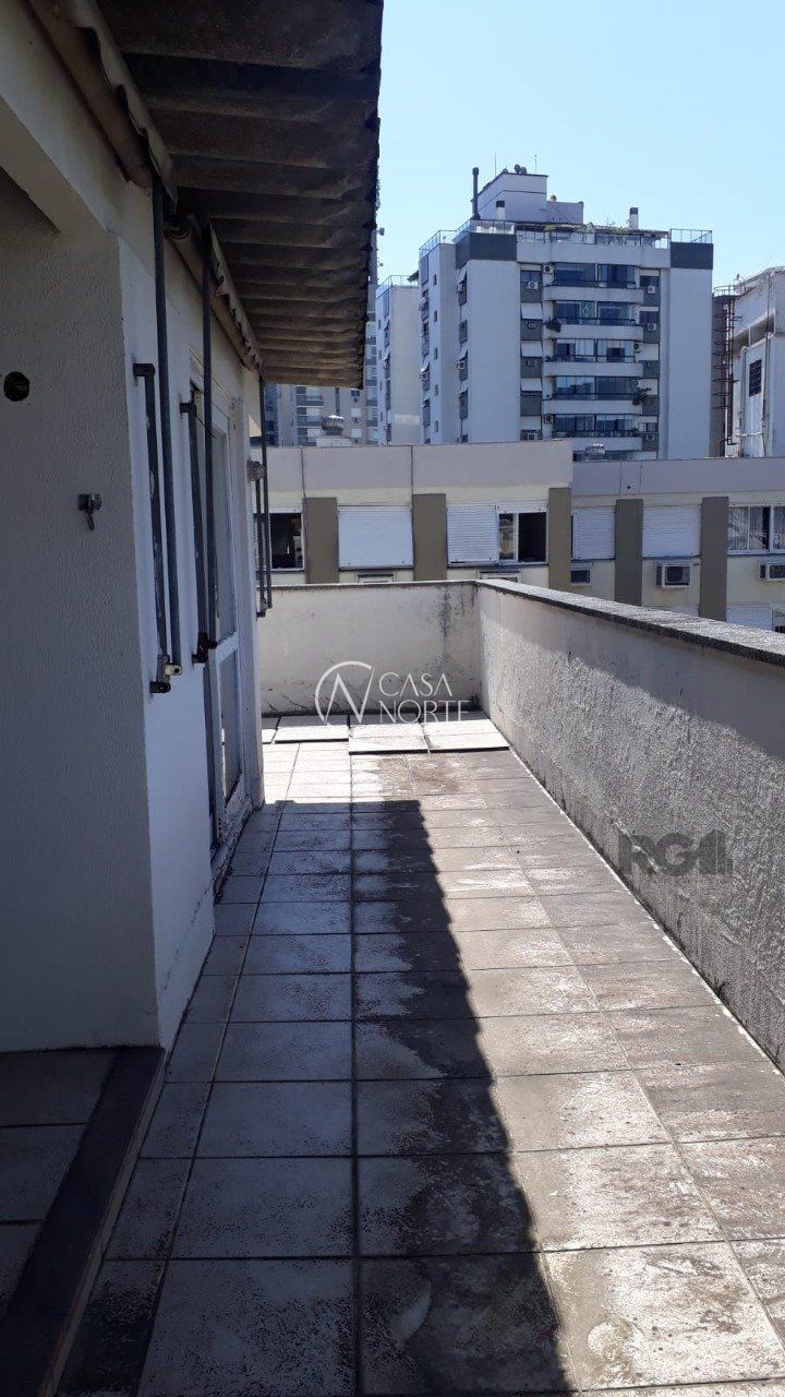 Cobertura à venda com 2 quartos, 94m², 1 suíte, 1 vaga, Avenida Lavras no bairro Petrópolis em Porto Alegre