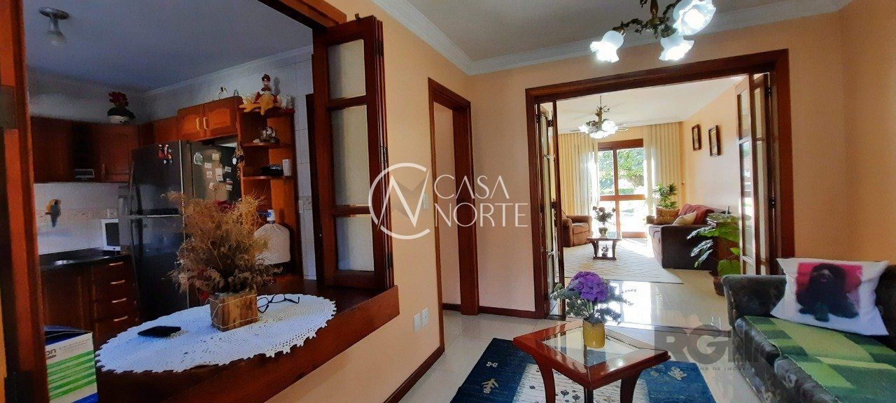 Casa de Condomínio à venda com 4 quartos, 129m², 1 suíte, 2 vagas, Avenida Eduardo Prado no bairro Cavalhada em Porto Alegre