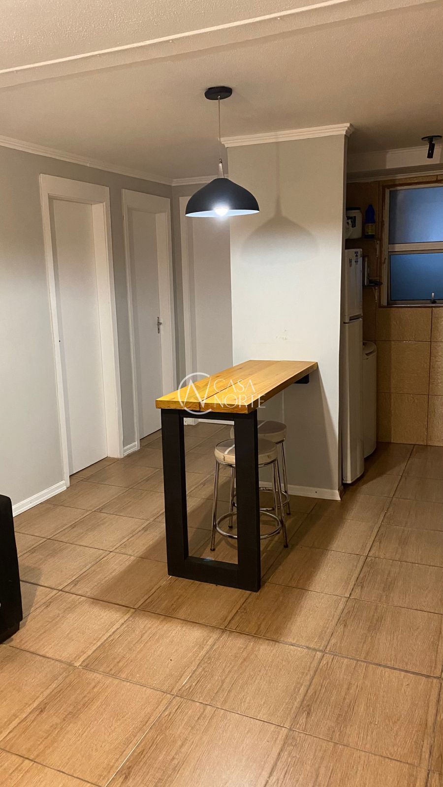 Apartamento à venda com 2 quartos, 43m², 1 vaga, Rua Império no bairro Vila Nova em Porto Alegre