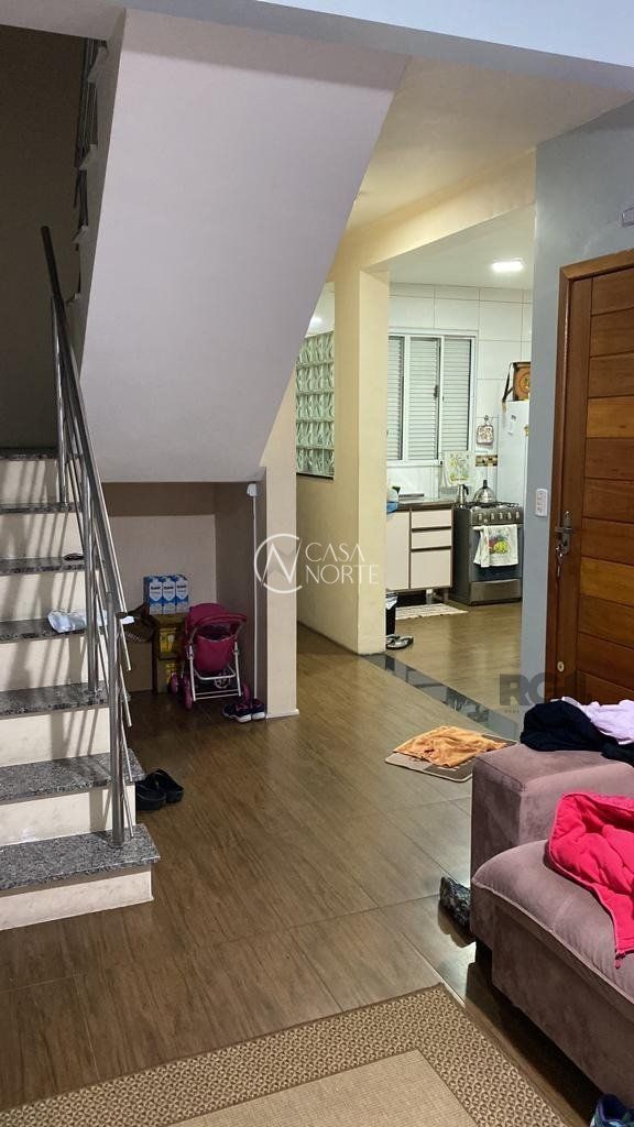 Casa à venda com 3 quartos, 198m², 4 vagas, Rua Antônio Pedro Baldasso no bairro Rubem Berta em Porto Alegre