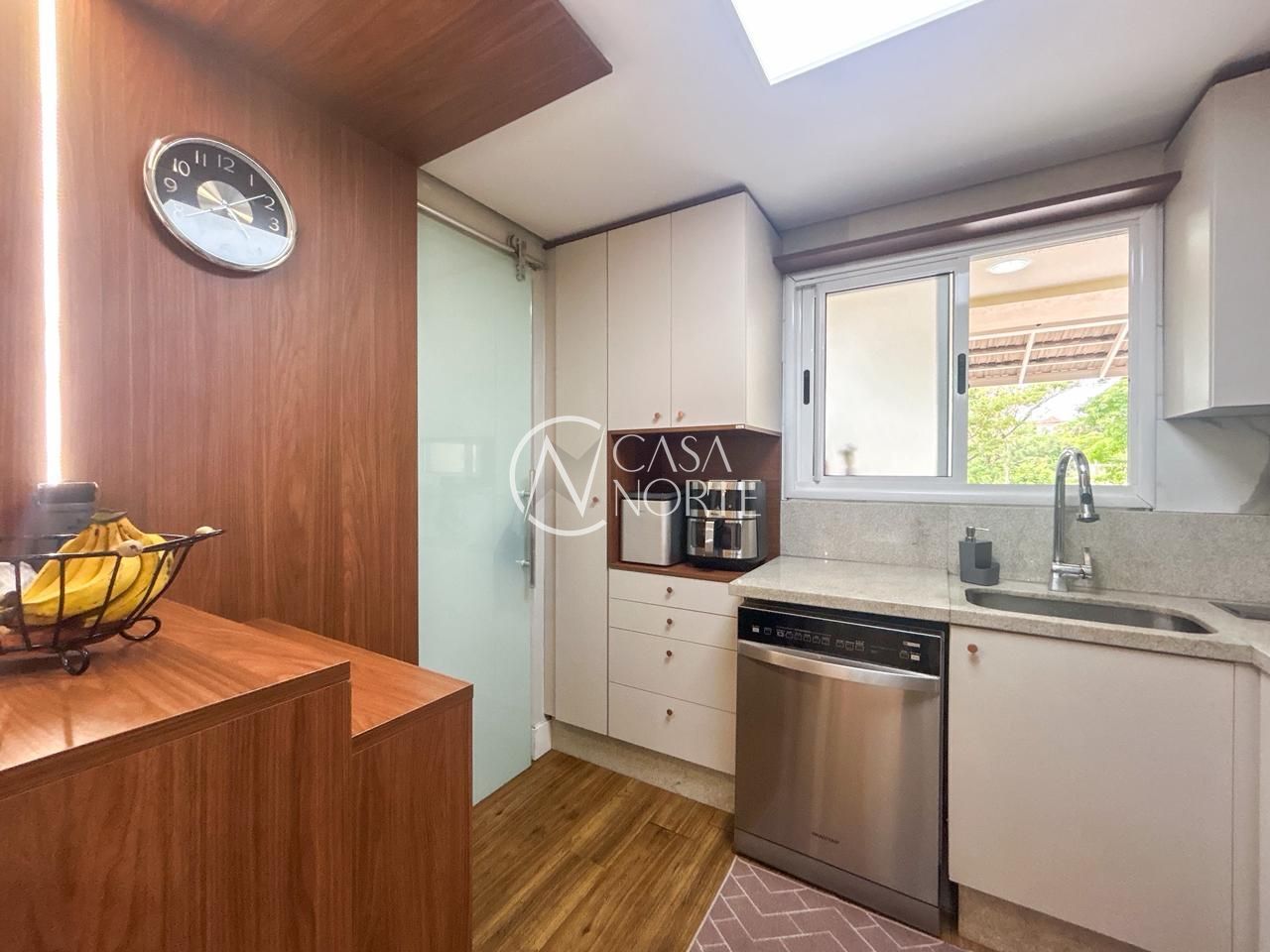 Casa de Condomínio à venda com 3 quartos, 219m², 1 suíte, 2 vagas, Avenida Engenheiro Ludolfo Boehl no bairro Teresópolis em Porto Alegre