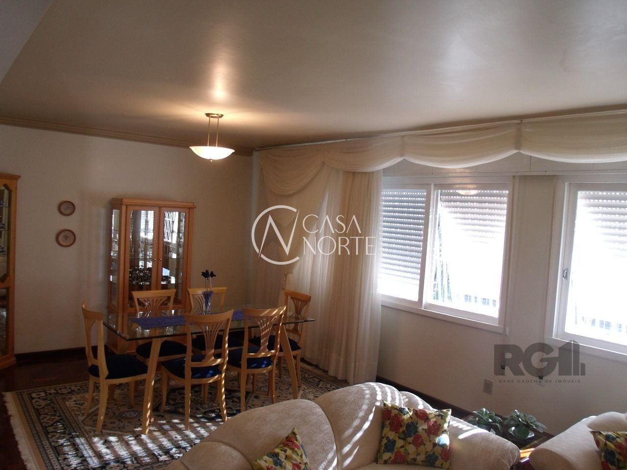 Casa de Condomínio à venda com 3 quartos, 198m², 1 suíte, 2 vagas, Rua Carlos Júlio Becker no bairro Tristeza em Porto Alegre