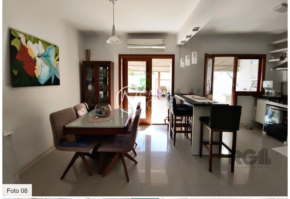 Casa à venda com 3 quartos, 142m², 2 vagas, Rua Alexandre de Gusmão no bairro Hípica em Porto Alegre