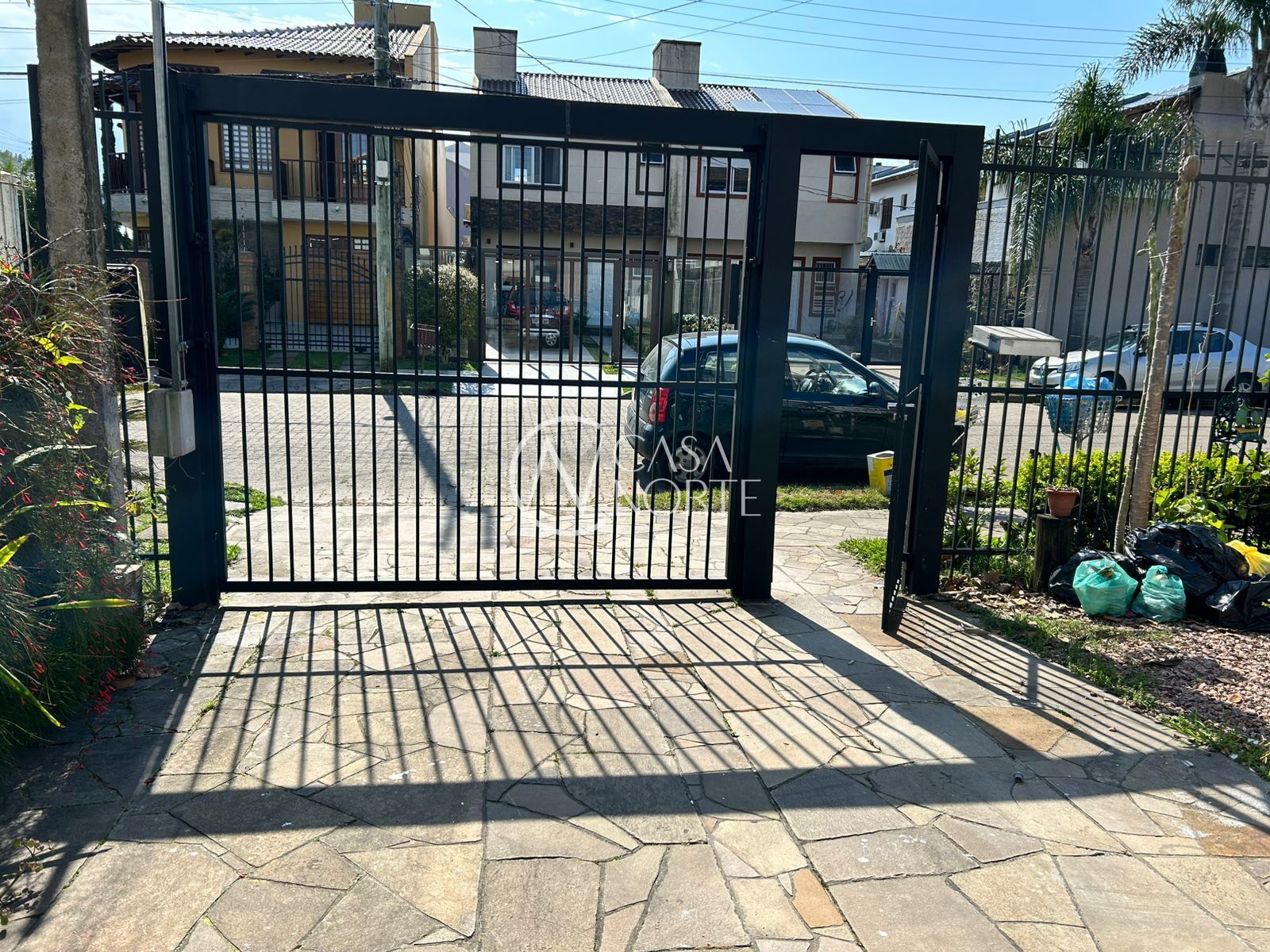 Casa à venda com 2 quartos, 169m², 1 suíte, 2 vagas, Rua Manacá no bairro Hípica em Porto Alegre