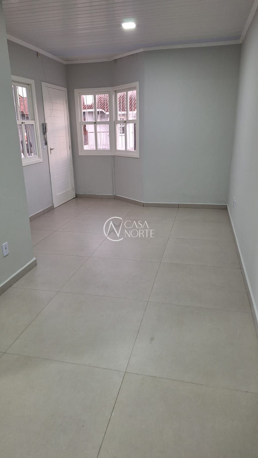 Casa de Condomínio à venda com 2 quartos, 48m², 2 vagas, Rua Capitão Pedroso no bairro Restinga em Porto Alegre