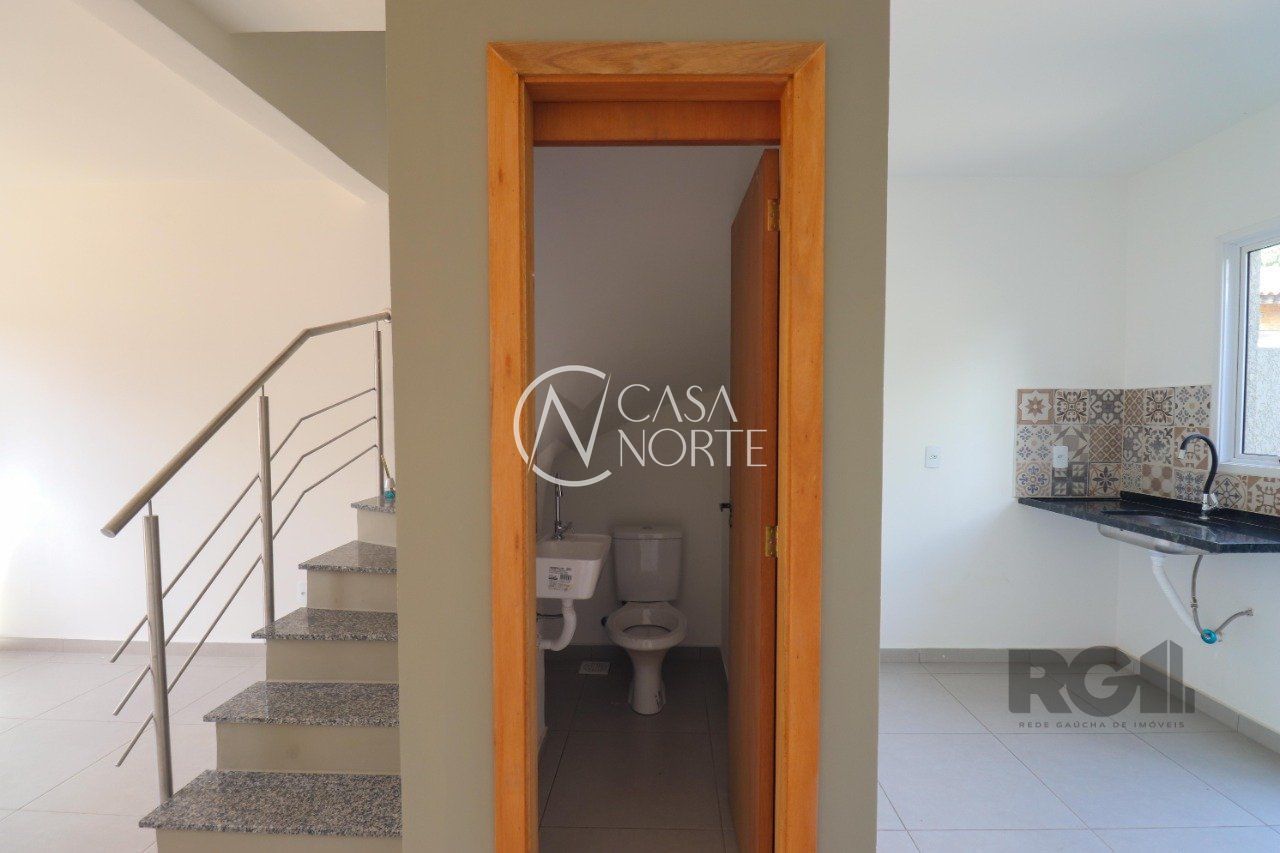 Casa de Condomínio à venda com 2 quartos, 56m², 1 vaga, Rua Miguel Ascoleze no bairro Vila Nova em Porto Alegre