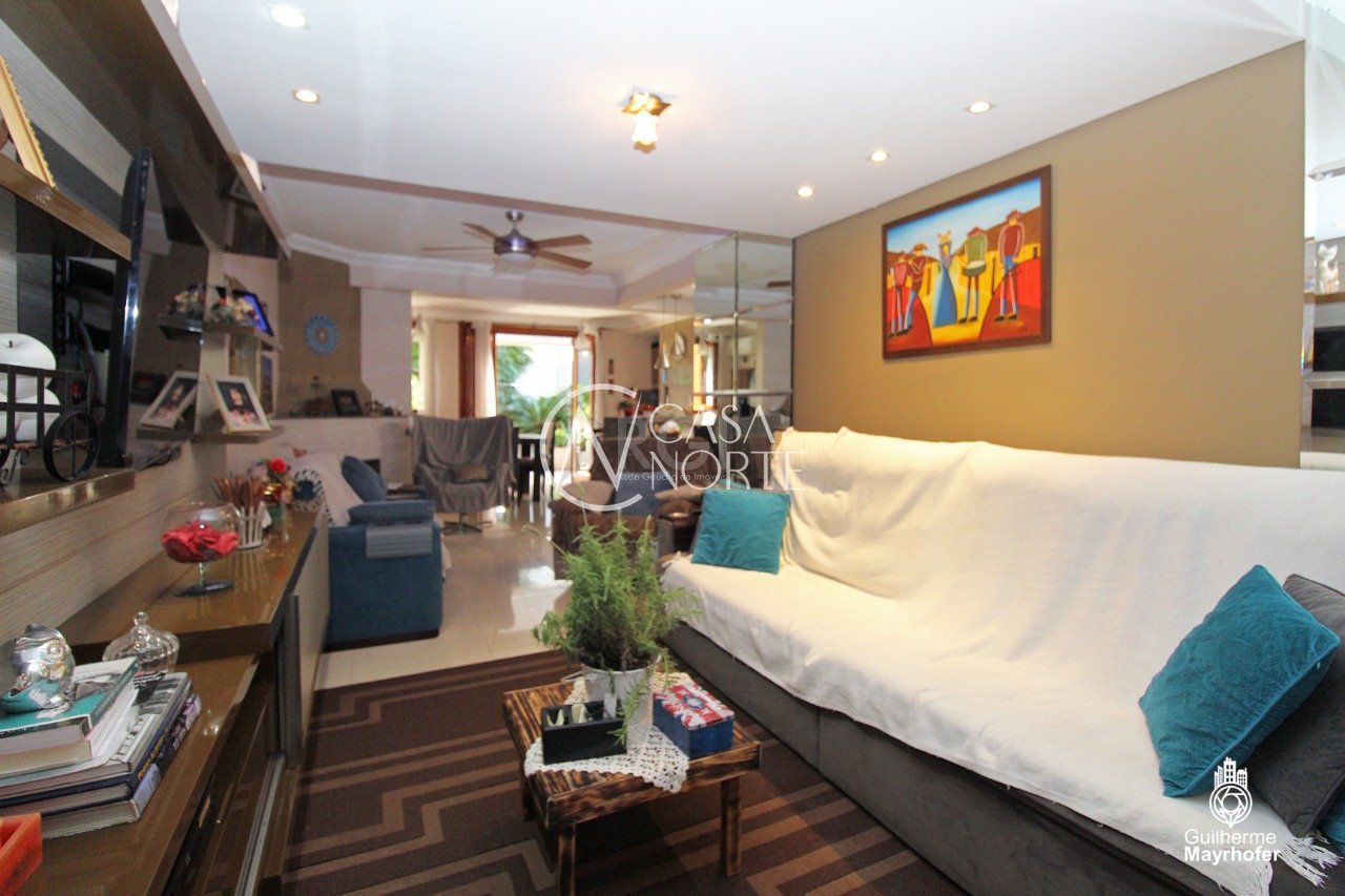 Casa à venda com 3 quartos, 227m², 1 suíte, 2 vagas, Rua Doutor Ernesto Ludwig, no bairro Chácara das Pedras em Porto Alegre