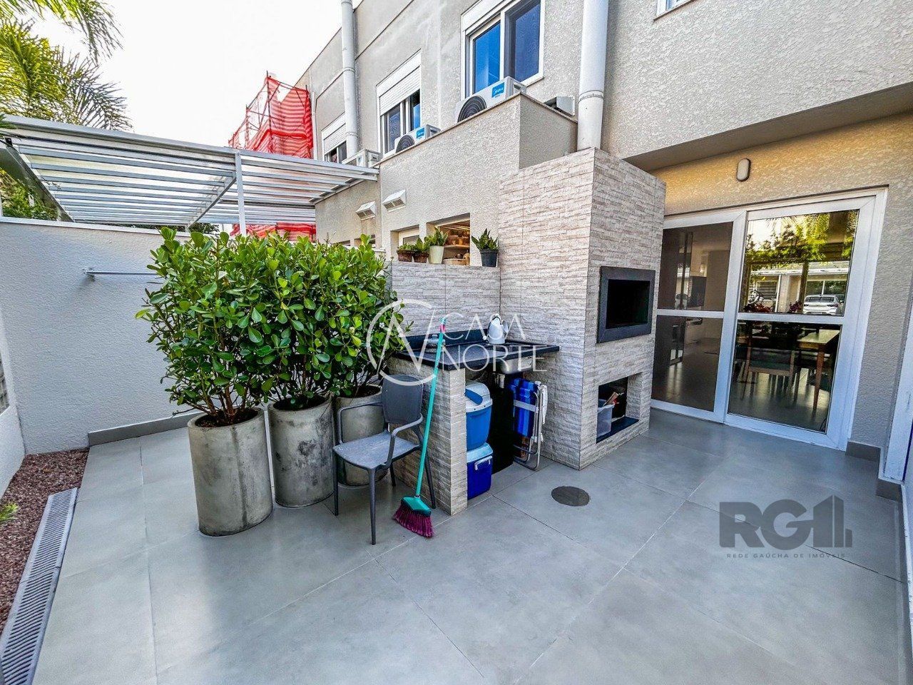 Casa de Condomínio à venda com 4 quartos, 162m², 2 suítes, 2 vagas, Estrada João Salomoni no bairro Vila Nova em Porto Alegre
