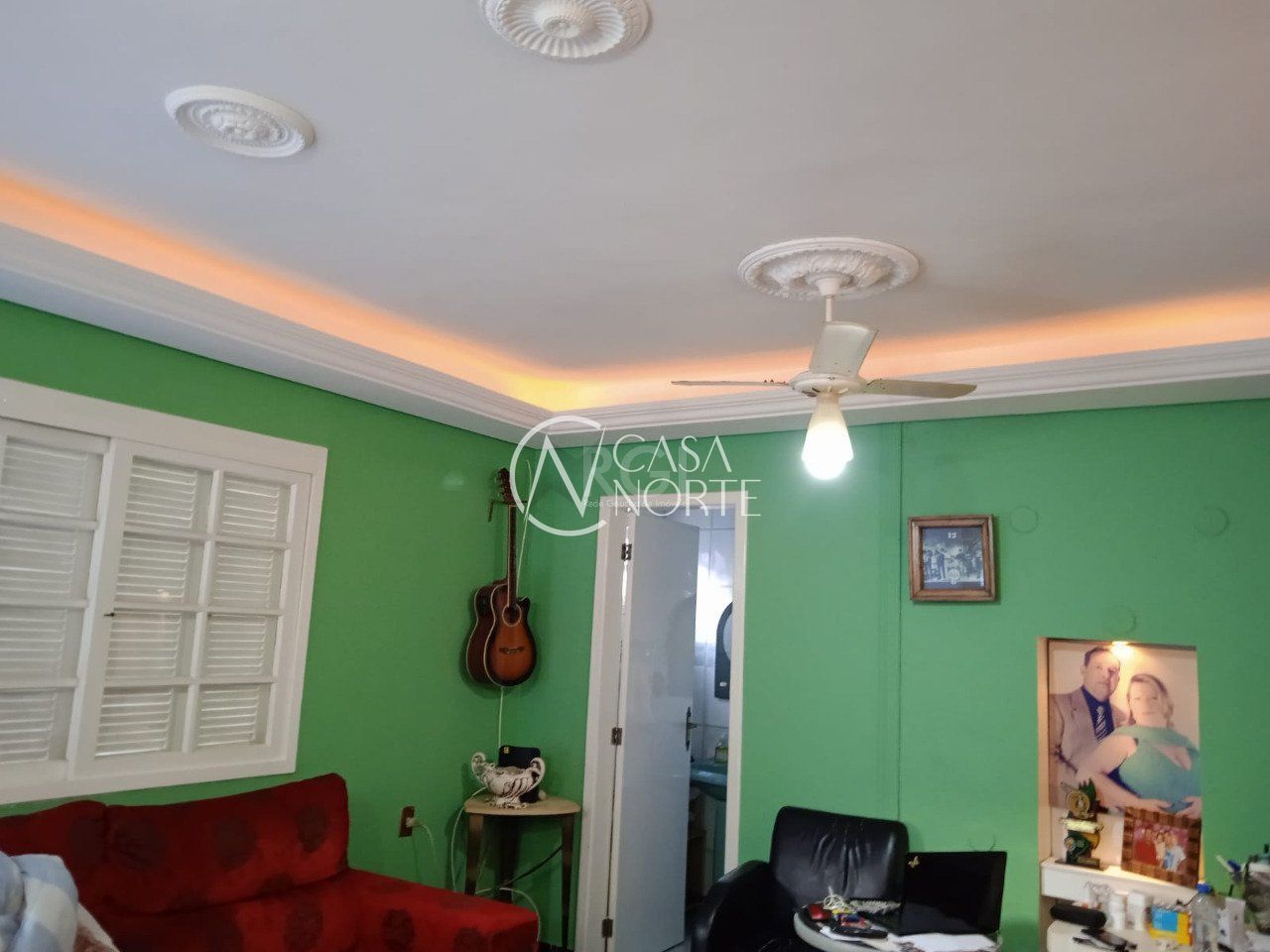 Casa à venda com 2 quartos, 100m², 1 suíte, 2 vagas, Rua Enio de Souza, no bairro Vila Nova em Porto Alegre