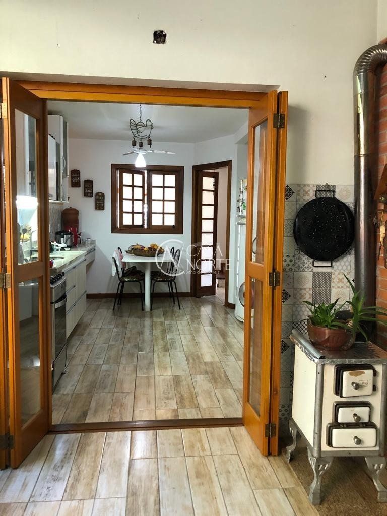 Casa à venda com 3 quartos, 149m², 2 suítes, 2 vagas, Rua Liberal no bairro Tristeza em Porto Alegre