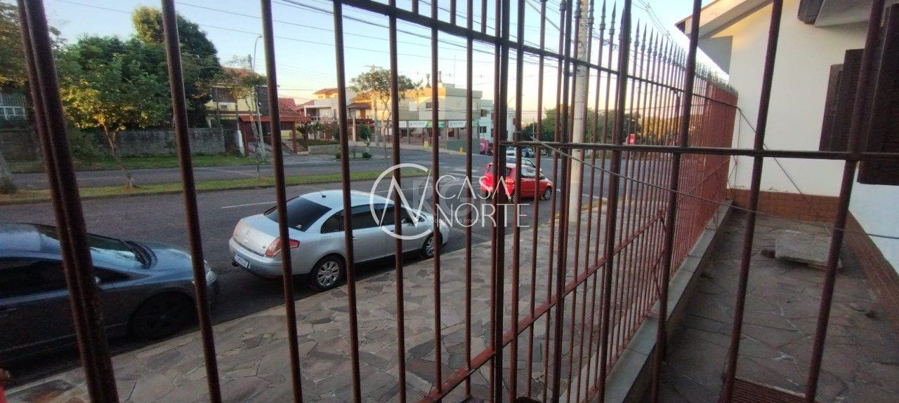 Casa à venda com 4 quartos, 380m², 1 suíte, 4 vagas, Avenida Delmar Rocha Barbosa no bairro Parque Santa Fé em Porto Alegre