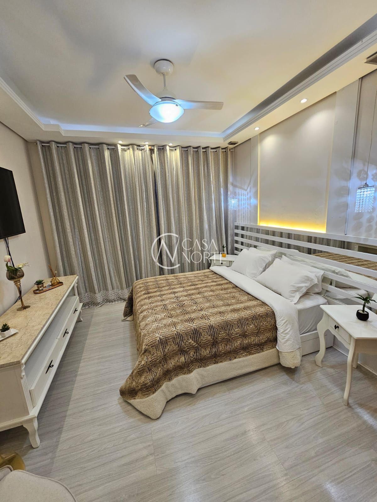 Apartamento à venda com 2 quartos, 76m², 1 suíte, 1 vaga, Rua Duque de Caxias no bairro Centro Histórico em Porto Alegre