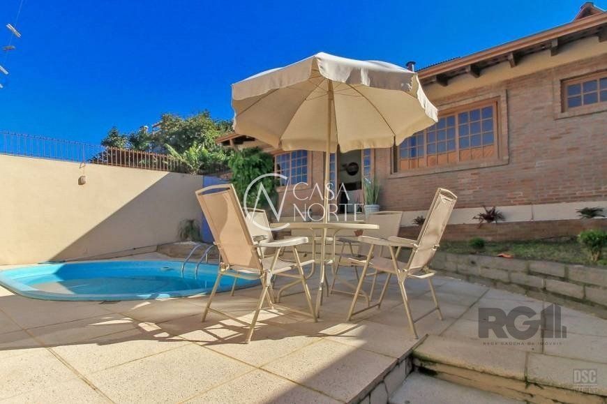 Casa à venda com 3 quartos, 205m², 1 suíte, 3 vagas, Rua Landel de Moura no bairro Tristeza em Porto Alegre