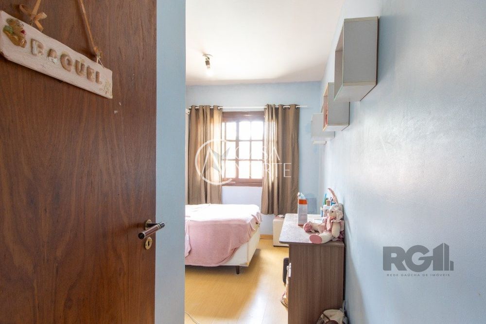 Casa à venda com 3 quartos, 137m², 2 vagas, Rua Luiz Maestri no bairro Serraria em Porto Alegre