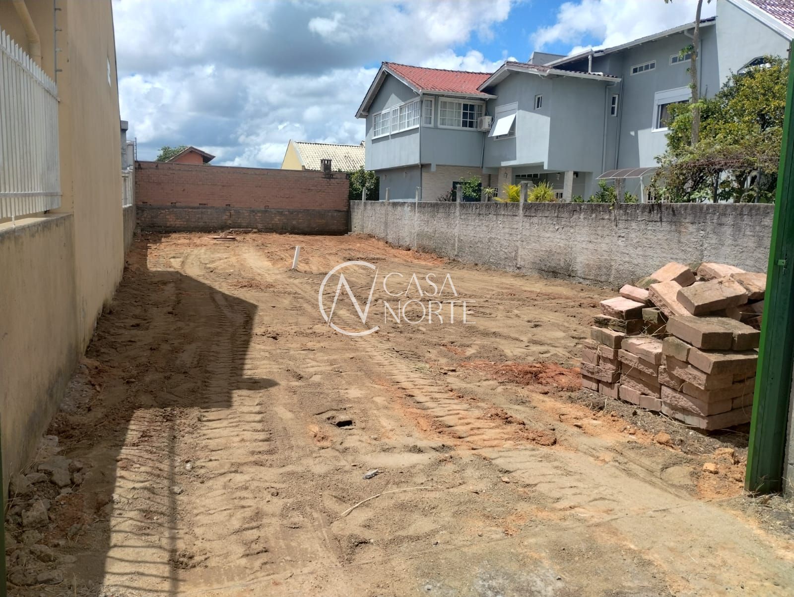 Terreno à venda  com 300m², Rua Engenheiro José Batista Pereira no bairro Jardim Leopoldina em Porto Alegre