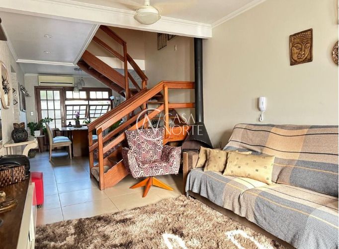 Casa à venda com 3 quartos, 229m², 1 suíte, 1 vaga, Travessa Alfredo Magalhães no bairro Ipanema em Porto Alegre