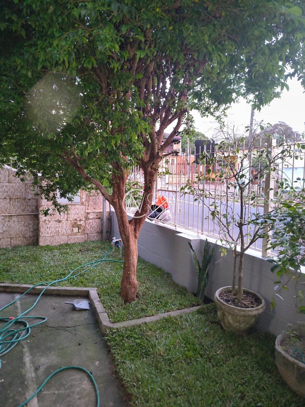 Casa à venda com 3 quartos, 107m², 1 suíte, 2 vagas, Rua Doutor Mário Totta no bairro Camaquã em Porto Alegre