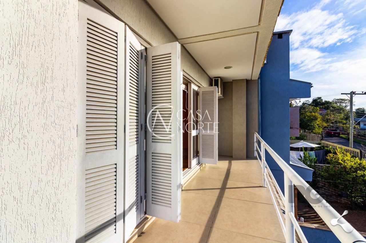 Casa de Condomínio à venda com 3 quartos, 205m², 1 suíte, 2 vagas, Rua Adriano Pereira da Silva no bairro Vila Nova em Porto Alegre